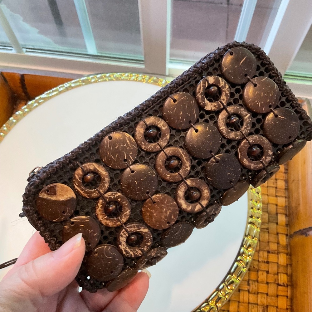 Lovely Small Coconut Shell Woven Clutch Bag Wallet